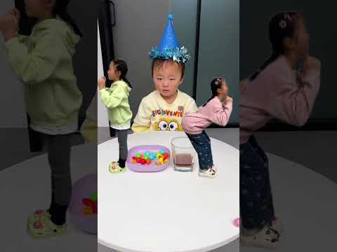 هذا هو كيف يأتي الطفل الحلوى !