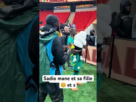 Sadio mane et sa fille ๐ง et sa femme ๐๐ธ๐ณ