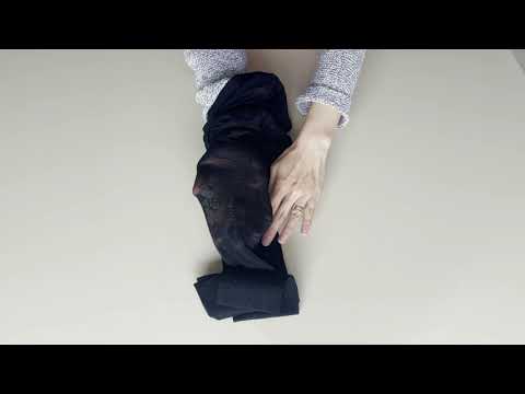 Prezentare ciorapi negri cu model minimalist Fiore Faces 30 den