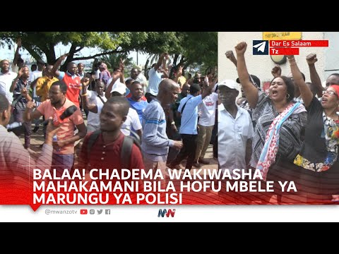 KIMEWAKA MAHAKAMANI! WANACHADEMA WAKIWASHA BILA WOGA MBELE YA MARUNGU YA POLISI, WAIMBA NO REFO.....