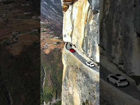 বিশ্বের সবচেয়ে বিপজ্জনক পাহাড়ি রাস্তা || Most Dangerous Roads || Mountain Roads #facts #shorts