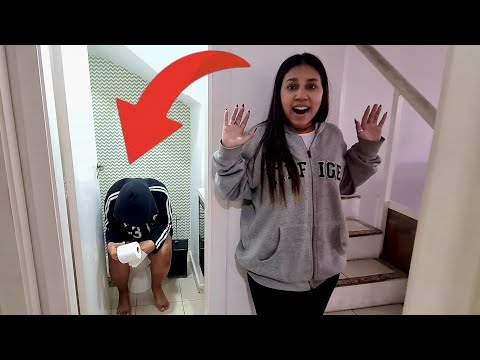UM ESTRANHO INVADIU O BANHEIRO DA NOSSA CASA E O P1OR ACONTECEU
