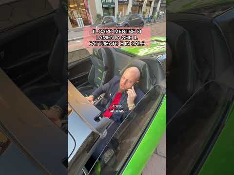 Il capo mentre si lamenta che il fatturato è in calo