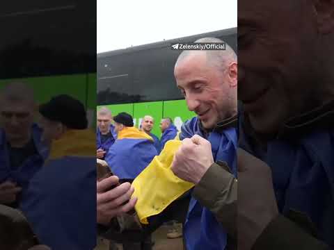 "Не плач, я вдома!": перші миті в Україні після російського полону  #новини #війна #shorts