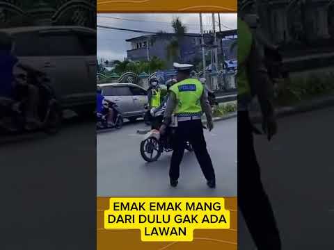 emak emak kalo berkendara memang ga ada lawan