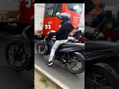 CORRIGIENDO gente en la calle 😾 #motos #basura #bieker #cultura