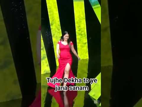Tujhe Dekha to ye jana sanam 🥰 SRK kajol #srk #shortsvideo #trending