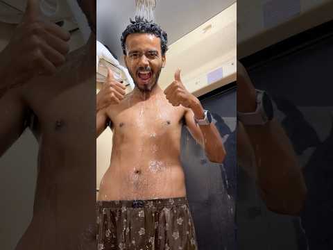 I took a bath in Chalti Train 😂