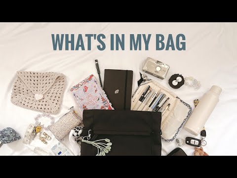 ✨ what's in my bag? // sketching essentials, books and more