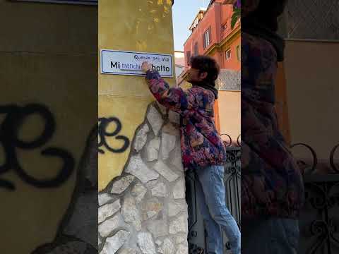 Quando sei via mi  manchi un botto 💔Poesia su cartello viario 🪧 #streetart #poesia #pensieri #fy