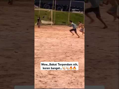 Bakat terpendam ni, keren banget #football #soccerplayer #soccer #messi #sepakbola #fyp #viralvideo
