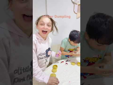 ردة فعل شام وعمر على فتح غليتر دامبلينغ #dumplings #glitter