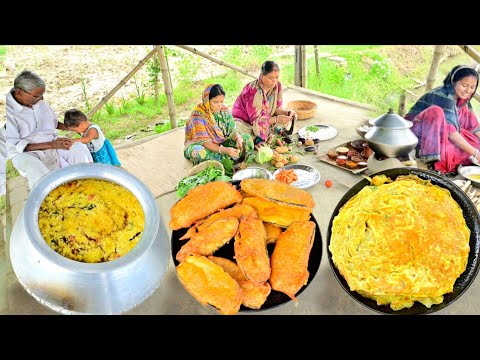 বর্ষায় সব্জি দিয়ে গরম গরম খিচুড়ি, বেগুনি সাথে ডিম ভাজা রান্না আর খাওয়া || khichuri recipe