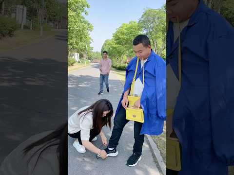 The man put a lot of money in the bag of the girl who was helping him #short #trending #viral #new