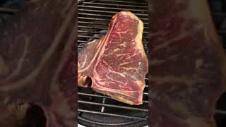 Du möchtest das perfekte Steak zubereiten? 🥩🔥 In diesem kurzen Video zeigen wir dir...