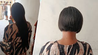 Potong rambut Bob nungging di depan kost an