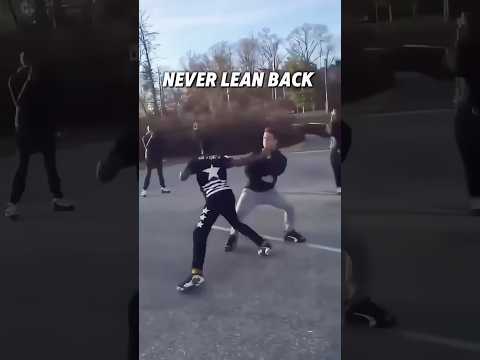 Never lean back when you fight #boxing #mma #kickboxing #ufc #muaythai #combatsports #wbc