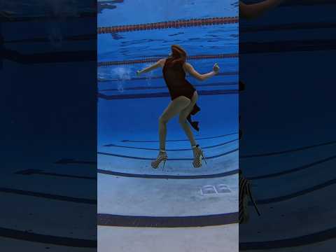 Imagine seen this at the pool 🤣 #dance #underwater #pool #crazyfrog