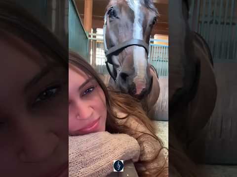 Esta joven dormia todas las noches al lado de su caballo, lo que descubren es algo asombroso😮