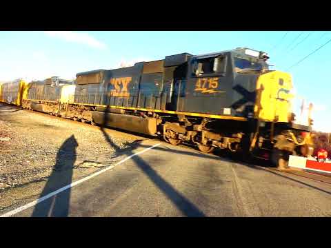 BNSF Train Meets CSX Train! CSX Train Rounds Hairpin Curve! Amtrak 48 Train NS Heritage Units + More