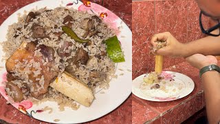 Eating Nalli Biryani at Hazi Nuru Biryani House, Hazaribagh