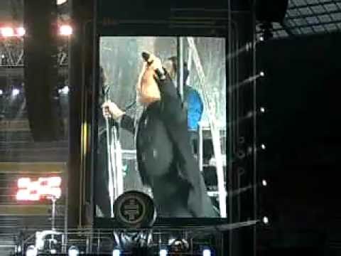 progress live 2011: Robbie Performs Let Me Entertain You At Sunderland (27 May)