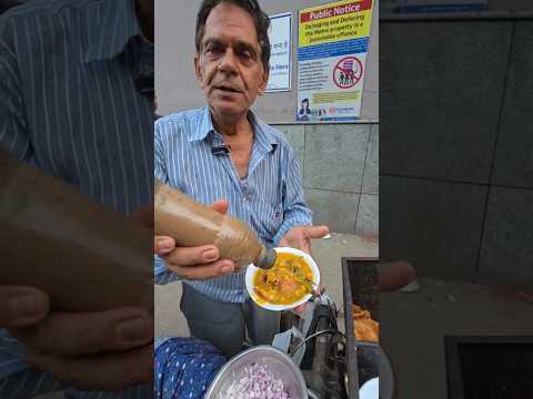 64 साल के बुजुर्ग अंकल साइकिल पर खिला रहे है खस्ता कचौड़ी 😱 #shorts #trending #food #viral