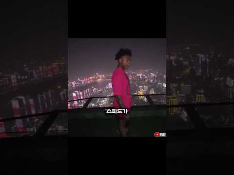 452m 빌딩에서 공중제비 도전하는 스피드