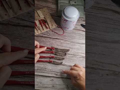 Muestra de tejido con distintas agujas.