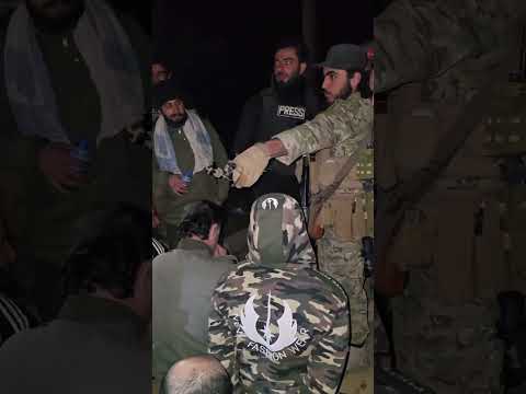أسرى ضباط وعناصر نظام الاسد أثناء دخول الثوار بين أحياء مدينة حلب