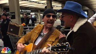 U2 chante dans le métro !