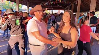 Pai e filha botaram pra moer na vaquejada!🔥 O couro comeu na dança e a poeira subiu bonito! 