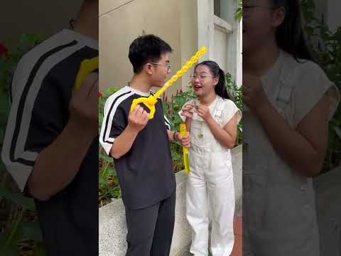 SH - Chị em và đồ chơi bong bóng || Sisters and bubble toys #shorts
