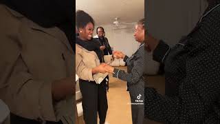 Chinenye Flew all the way to America to surprise her sister,, See Sister's Reaction 😍❤️