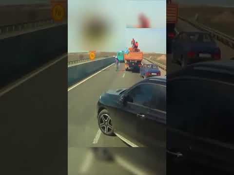 Водитель фуры против монтировки😆☝️