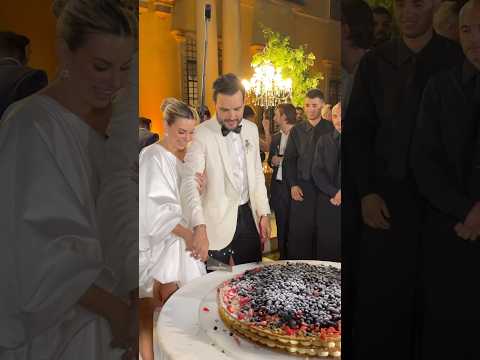 A tradição da Itália de fazer o bolo do casamento na hora, na frente dos convidados. 🍰 🇮🇹