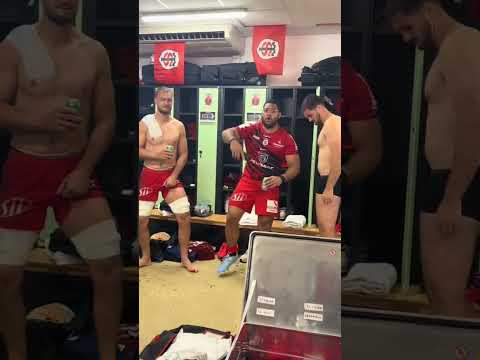 Rodrigue Neti pour mettre l'ambiance dans les vestiaires 😂🔴⚫🎉 #RCTST #stadetoulousain #rugby #shorts