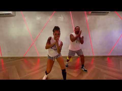 GATA(Barbie)Nattan,Mc Tutu,DG e Batidão Stronda/Coreografia RitmosFit