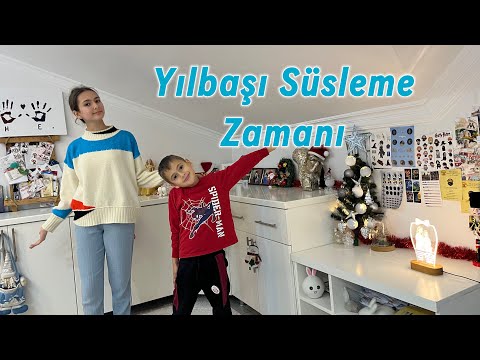 Yılbaşı için oda süsleme zamanı🤍 İki tane küçük yılbaşı ağacımız var💗