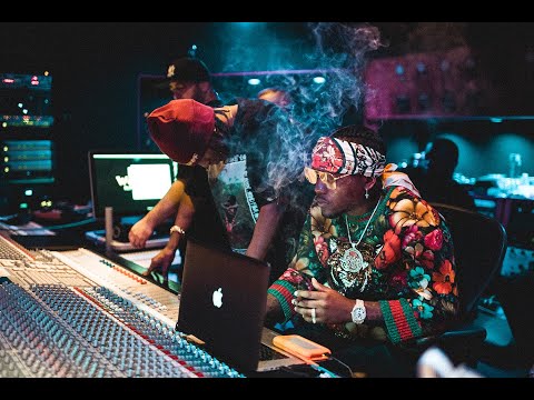 Producer London on da Track making Beats in the Studio!