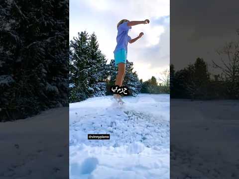 هذا السباح علق تحت الجليد! ما سيحدث بعد ذلك سوف يصدمك!(cc:vinnypiano)#shorts