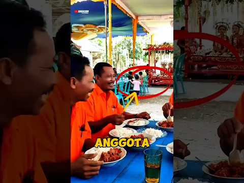 Ormas Sedang Enak2 Makan Dihajatan Kini Didatangi Anggota TNI‼️#shorts