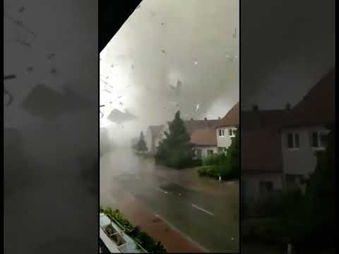 Смерч накрыл очевидца