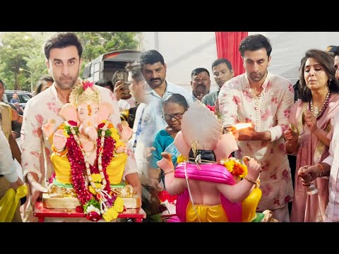 Ranbir Kapoor Ganpati Visarjan 2024 With Mom Neetu Kapoor #ganpati #ranbirkapoor