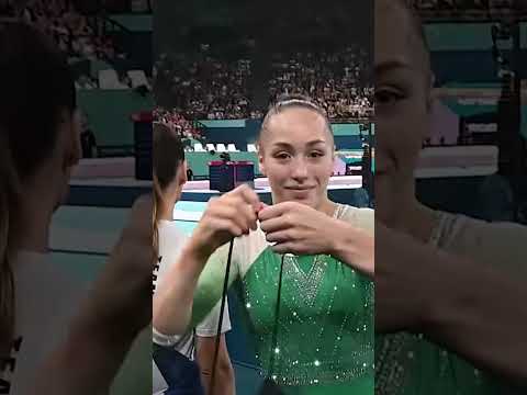 Rejetée par la France, la gymnaste Kaylia Nemour obtient une MÉDAILLE d'OR pour l'Algérie