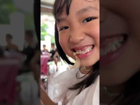 Rủ các cháu mukkang cỗ đám cưới