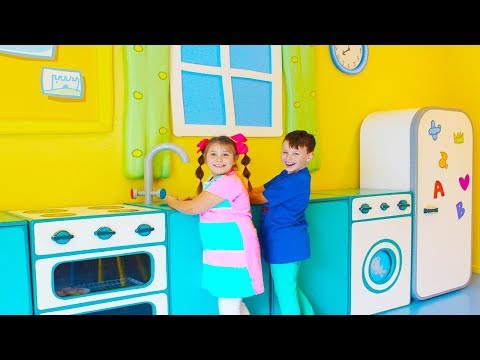 Peppa Pig en español, Adriana y Ali se divierten en el parque de Peppa Pig
