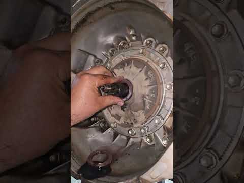 Toyota Land Cruiser transmission <strong>converter</strong> oil seal leakage #automobile