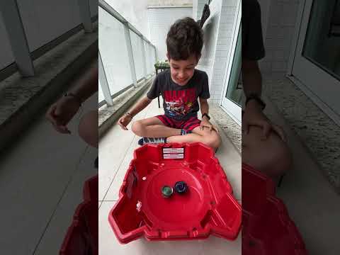 BATALHA DE BEYBLADE ESPECIAL #shorts Família Amigo dos brinquedos