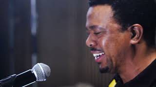 Amos Mphahlele - Are Boeleng Moreneng (Official Music Video)